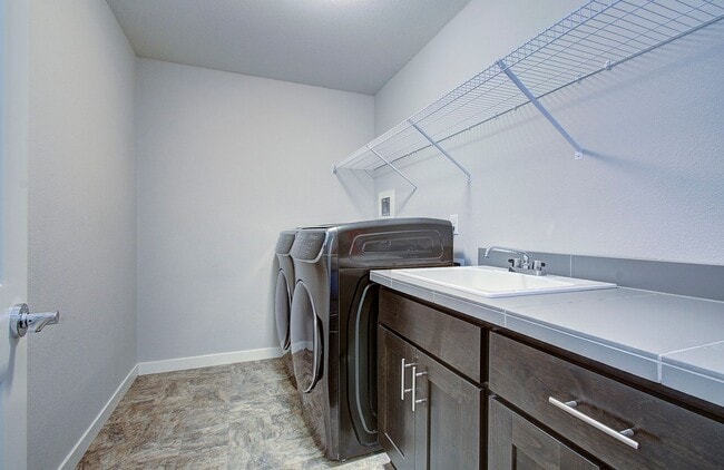 Building Photo - STUNNING CAMAS NORTH HILLS 4 BR, 3.5 BATH HOME~ CAMAS SCHOOLS~ PET FRIENDLY!