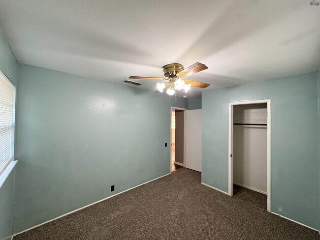 Building Photo - 1504 Red Fox Rd