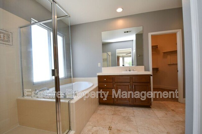 Building Photo - 1763 Alta Vista Pl