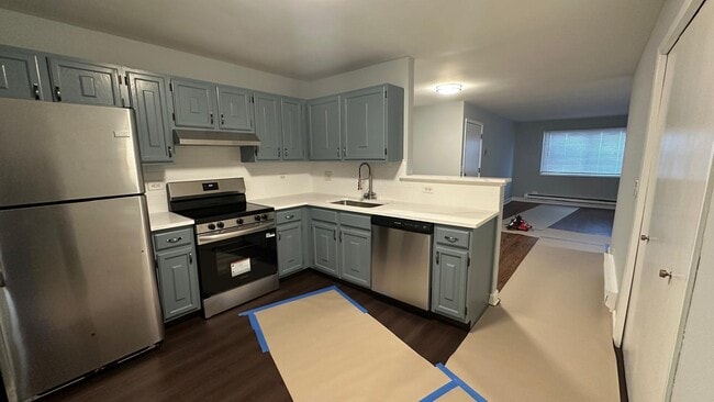 Building Photo - 201 N Waters Edge Dr