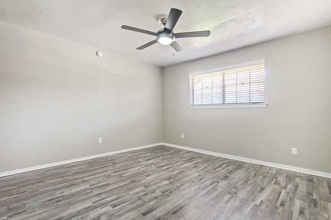 Primary Photo - 1212 Hampshire Ln