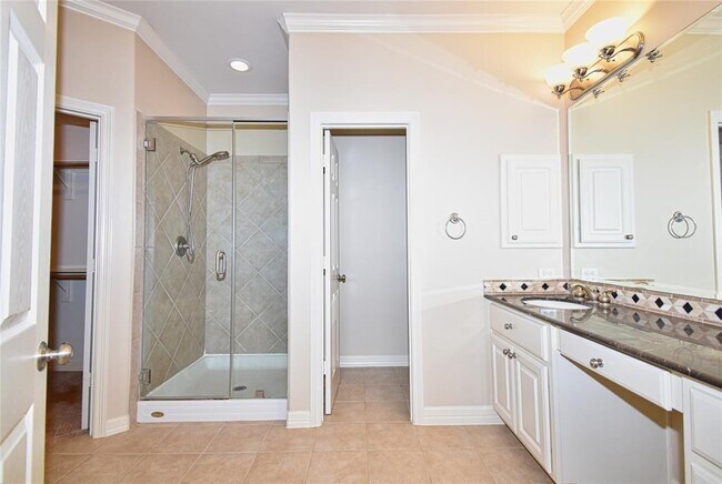 Building Photo - 4323 Lake Walk Ct