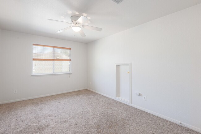 Building Photo - 6008 Sierra Leon
