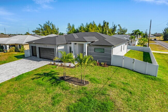 Building Photo - 1115 NW 25th Ave