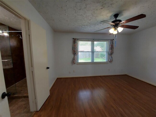 Building Photo - 3807 Quiet Pl Dr