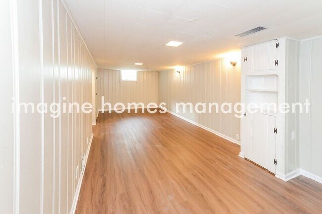 Building Photo - 2521 Oregon Ave S