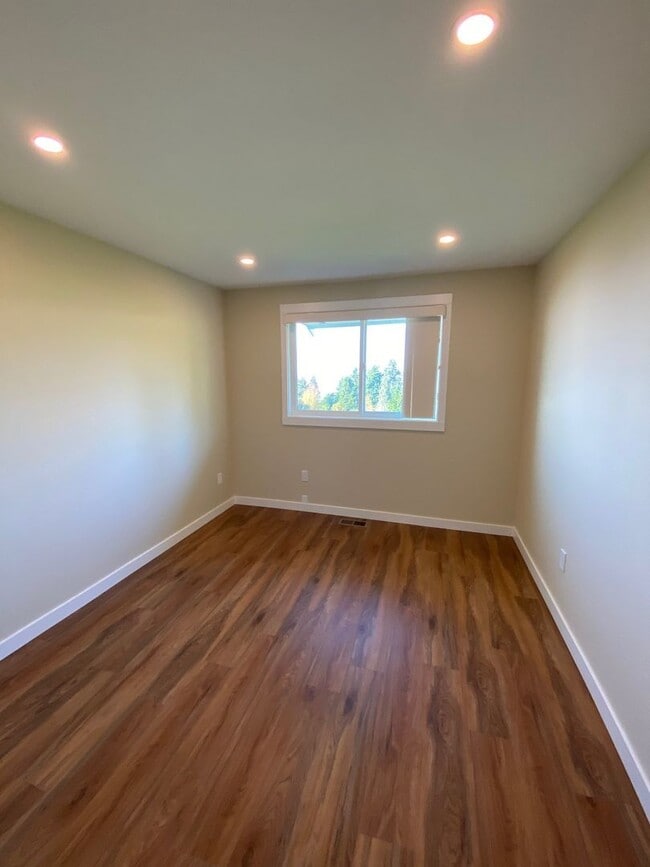 Building Photo - Modern 4-Bedroom Home with Panoramic Water & Mountain Views