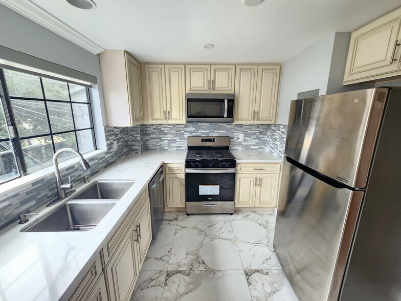 Building Photo - 21217 De la Guerra St