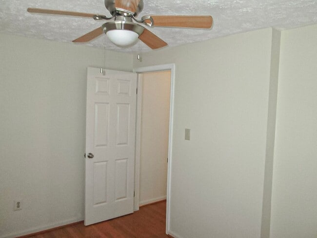 Building Photo - Lovely 2 Bedroom 2 Bathroom Townhome With ...