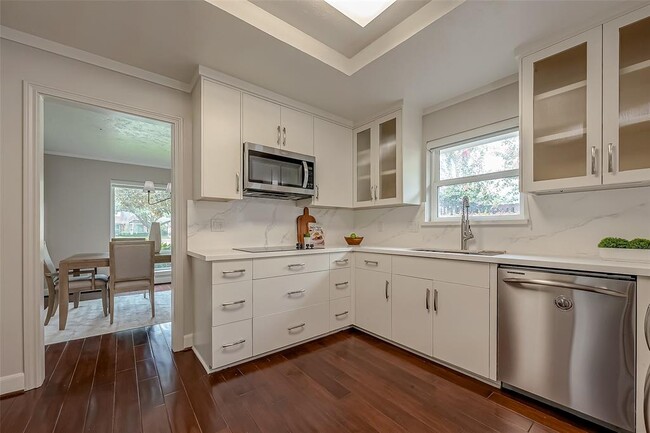 Building Photo - 10118 Briar Forest Dr