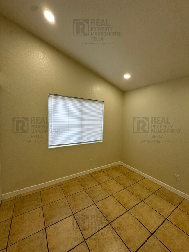 Building Photo - Corner-Lot Charmer with Open Layout and Sp...