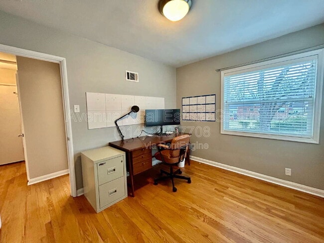 Building Photo - 1336 Lanvale Dr