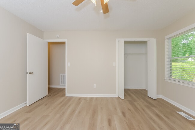 Building Photo - 95 High Ridge Rd