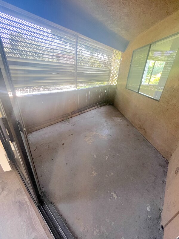 Building Photo - 390 N San Antonio Ave