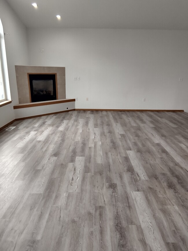 Building Photo - 1012 West Dr