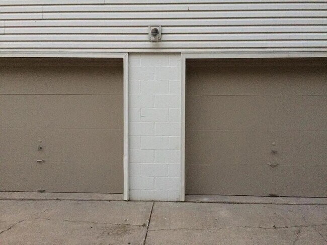 Building Photo - 3107 N 95th St