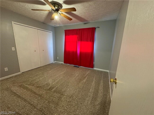 Building Photo - 242 Ravenshollow Dr