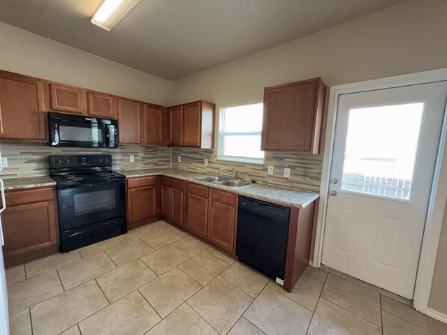 Building Photo - 704 E College St