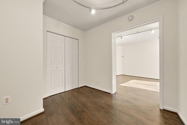 Building Photo - 1239 Vermont Ave NW