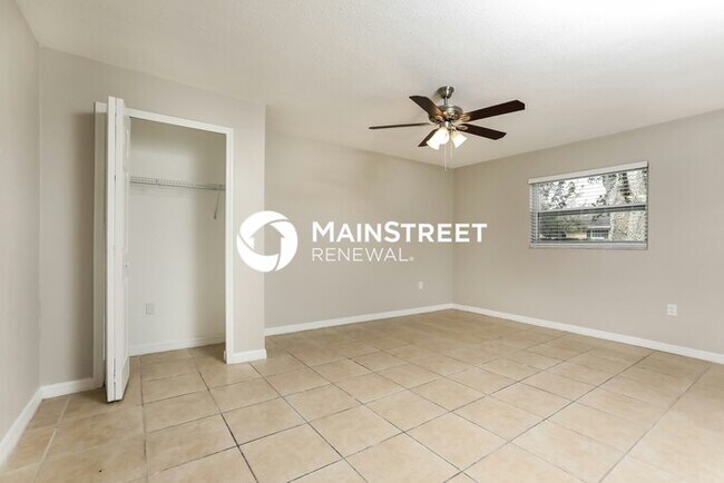 Building Photo - 4 Bedroom Pet-Friendly Home in ORLANDO, FL with Main Street Renewal
