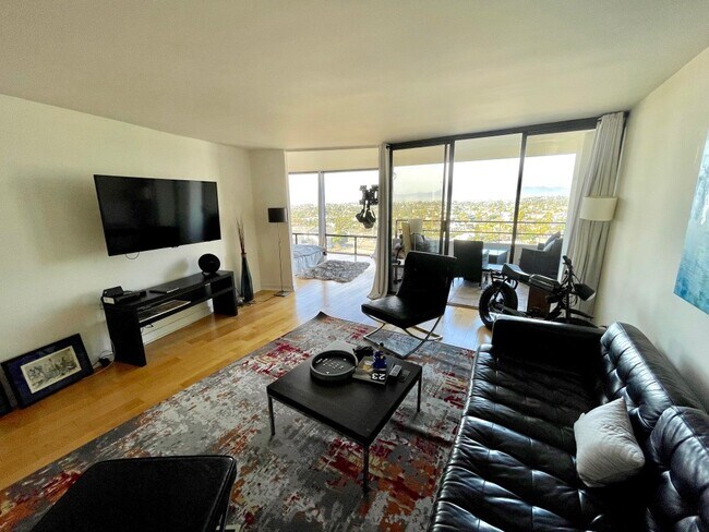 Building Photo - 4265 Marina City Dr