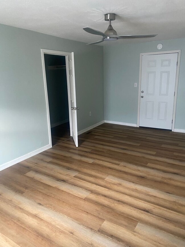 Building Photo - 933 Roosevelt Blvd