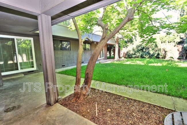 Building Photo - 3160 Watt Ave