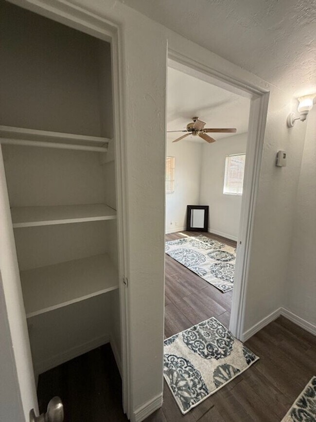 Building Photo - Location!! Awesome 1 bed 1 bath in Historic Glendale