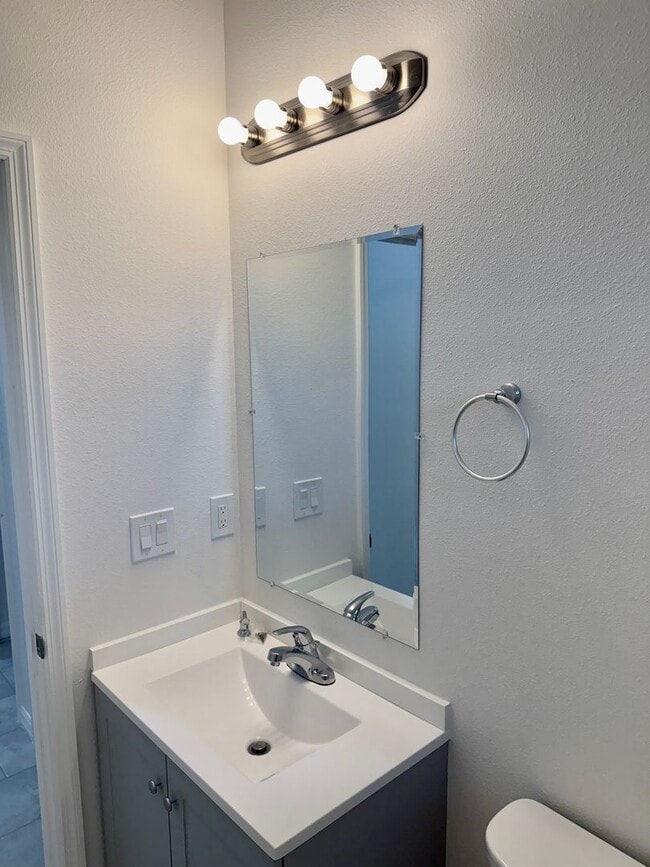 Building Photo - Brand New Home located in the heart of Tampa!