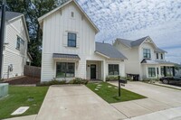 Building Photo - 2 bed / 2.5 bath Cottage in Park Place Com...