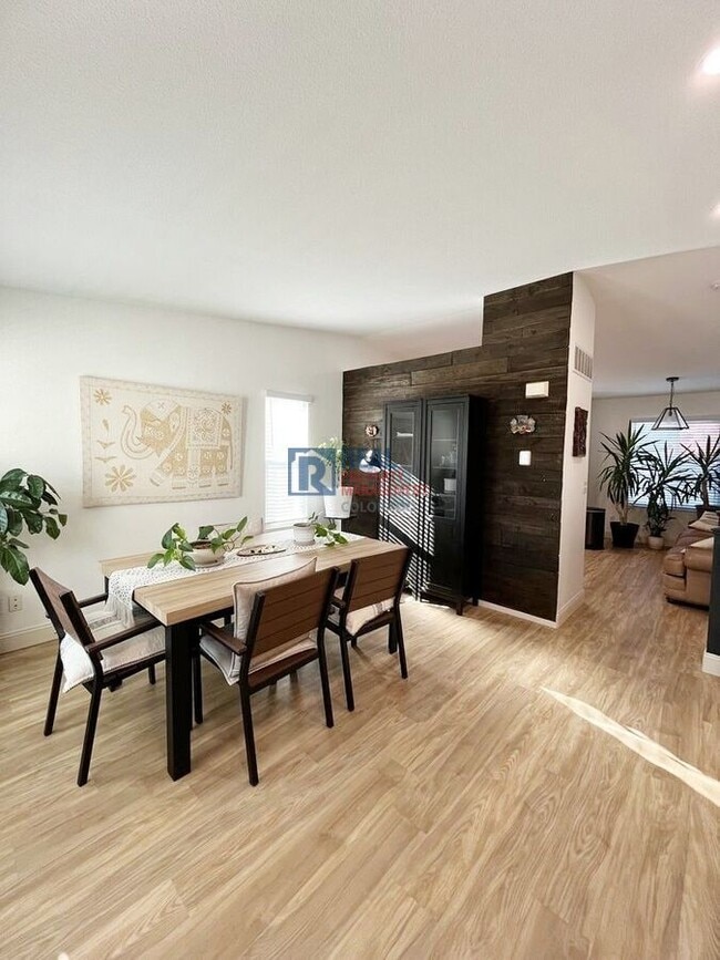 Building Photo - 9597 Fox Den Dr