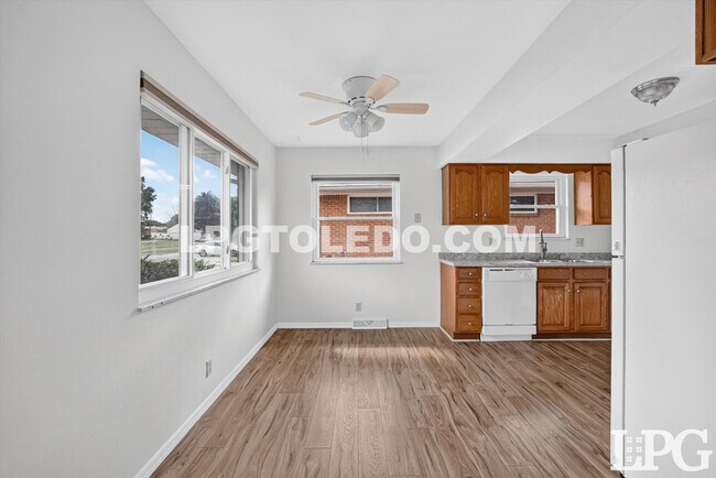Building Photo - 1818 Christian Ave