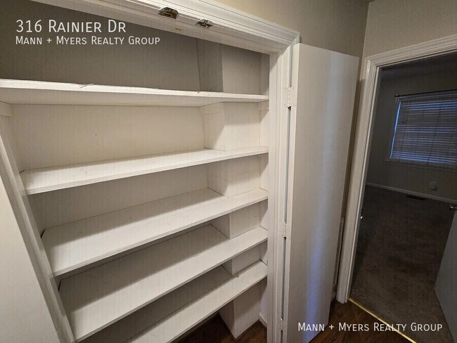 Building Photo - 316 Rainier Dr