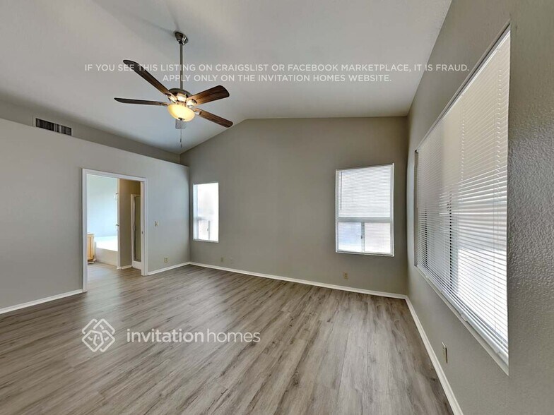 Building Photo - 11028 N 59th Dr