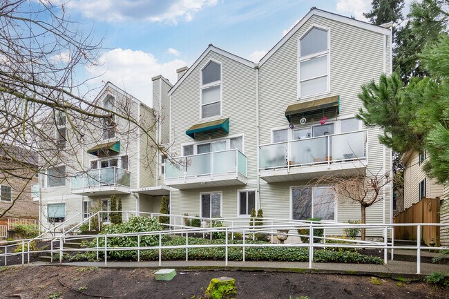Primary Photo - 9221 Interlake Ave N