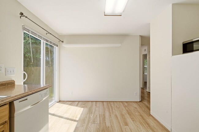 Building Photo - Updated Single-Level Home with Modern Kitchen, Natural Light & Parking
