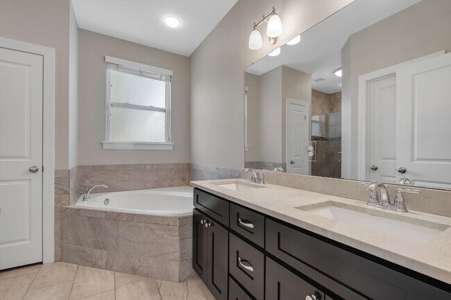 Building Photo - Midtown Tallahassee Home