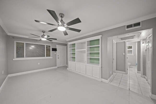 Building Photo - 4040 San Felipe St