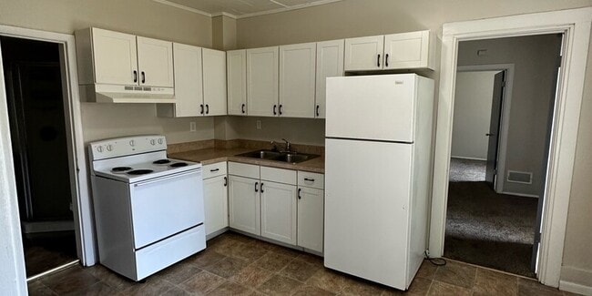 Primary Photo - 572 W. 5th Street Apartments LLC