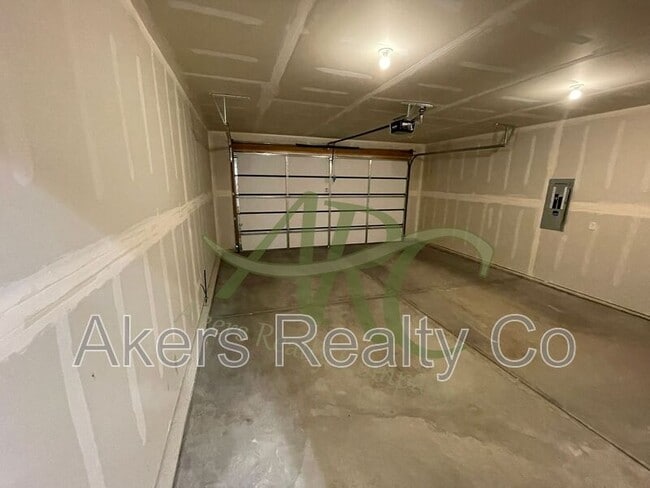 Building Photo - 968 S Coral Pl