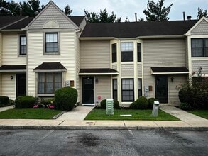 Building Photo - 34 Cambridge Townhouse Dr
