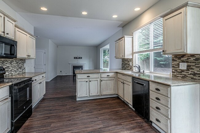Building Photo - Beautiful home near Clark Lake Park!