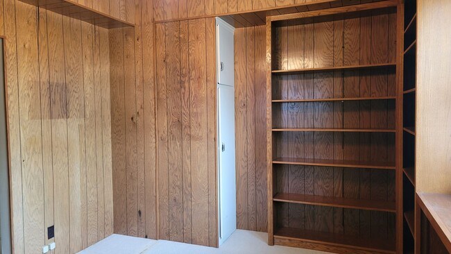 Building Photo - 415 Division St