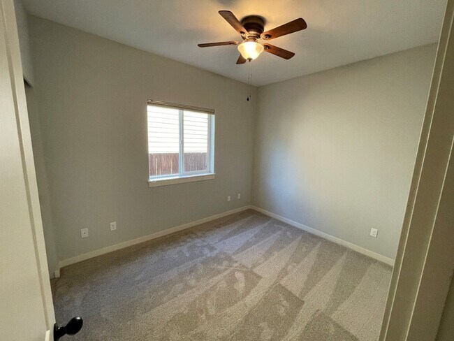 Building Photo - 5Bd/2.5Ba Everett Home