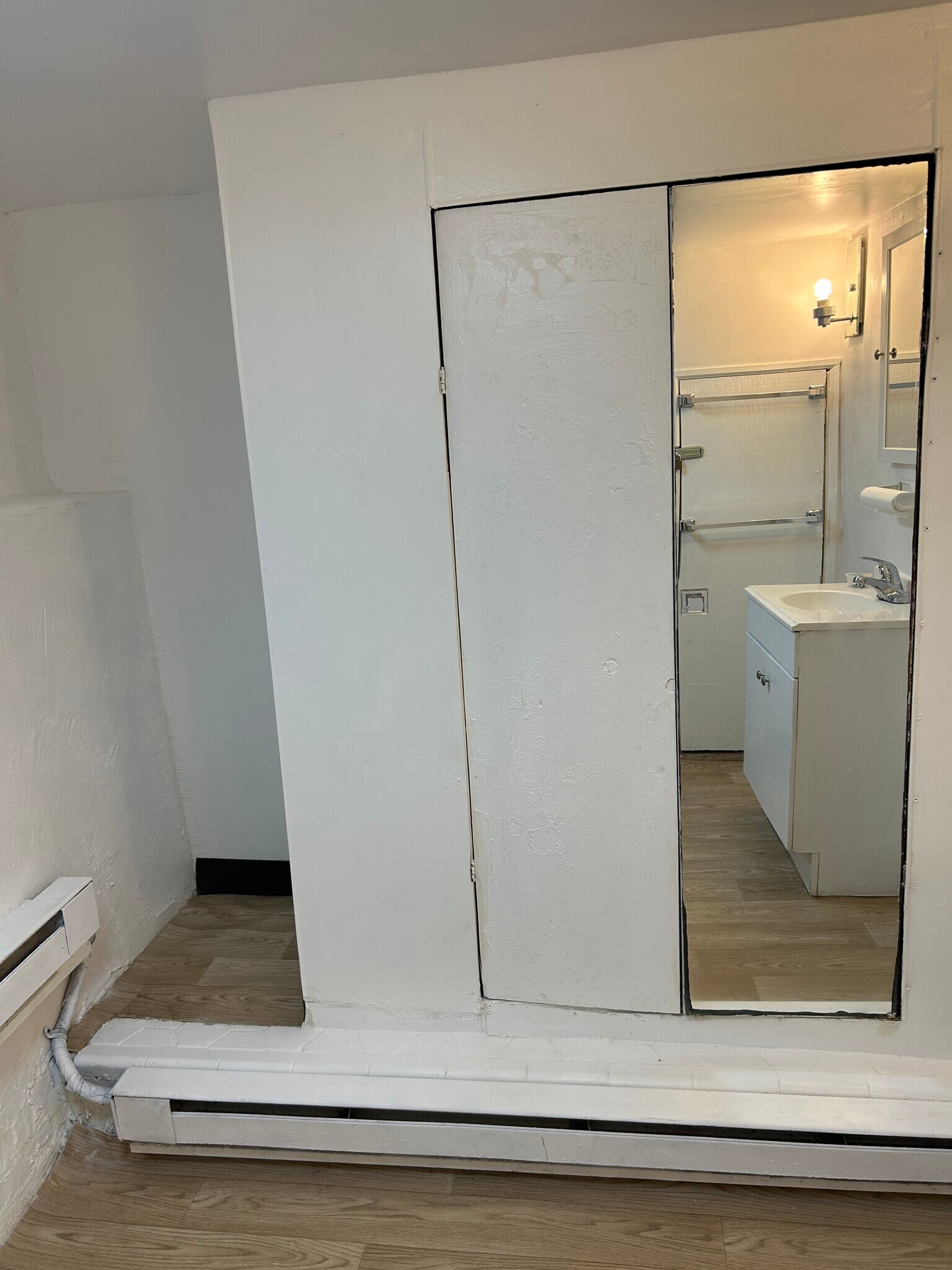 Building Photo - 2537 S Lloyd St