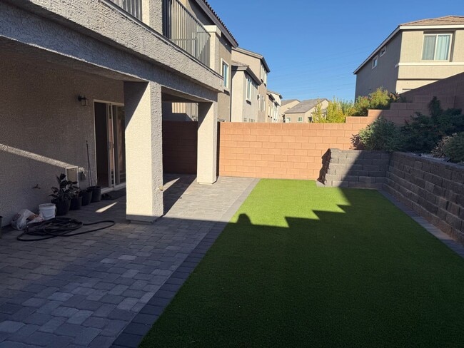 Building Photo - Large Southern Highlands Tri-Level Home. P...