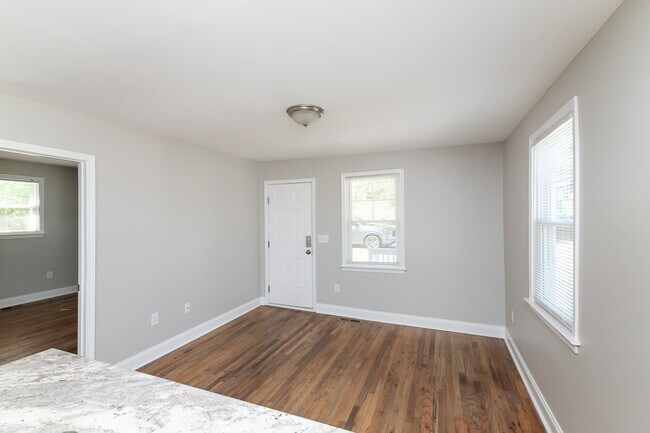 Building Photo - 316 Gower St