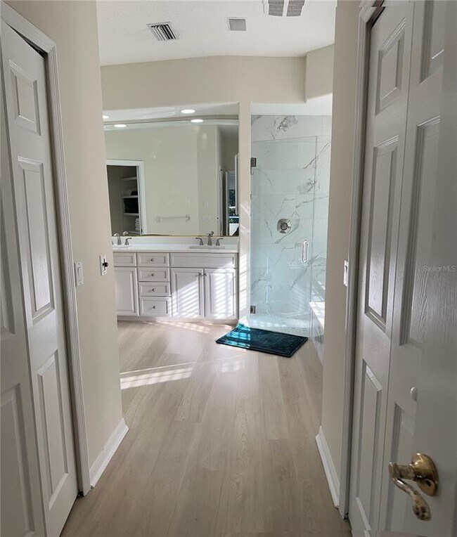 Building Photo - 8870 Huntington Pointe Dr