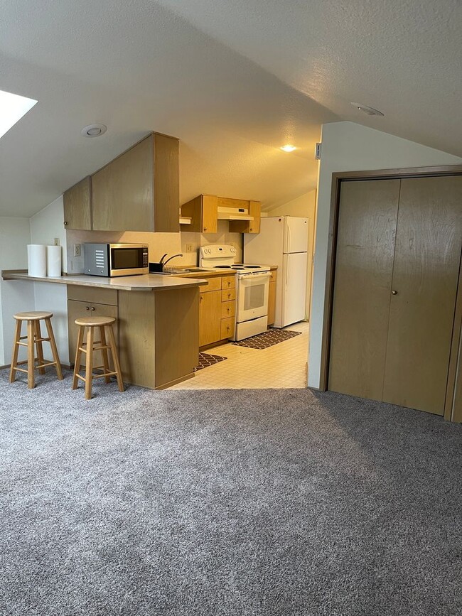 Building Photo - Above Garage Studio Apartment - $1400