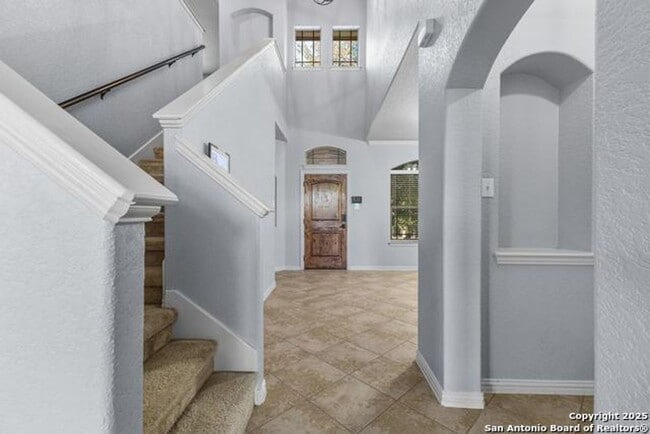 Building Photo - Move In Ready - Stunning 4 bd/2.5 Located ...